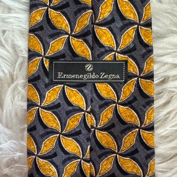Ermenegildo Zegna 100% Silk Geometric Tie - Picture 2 of 8